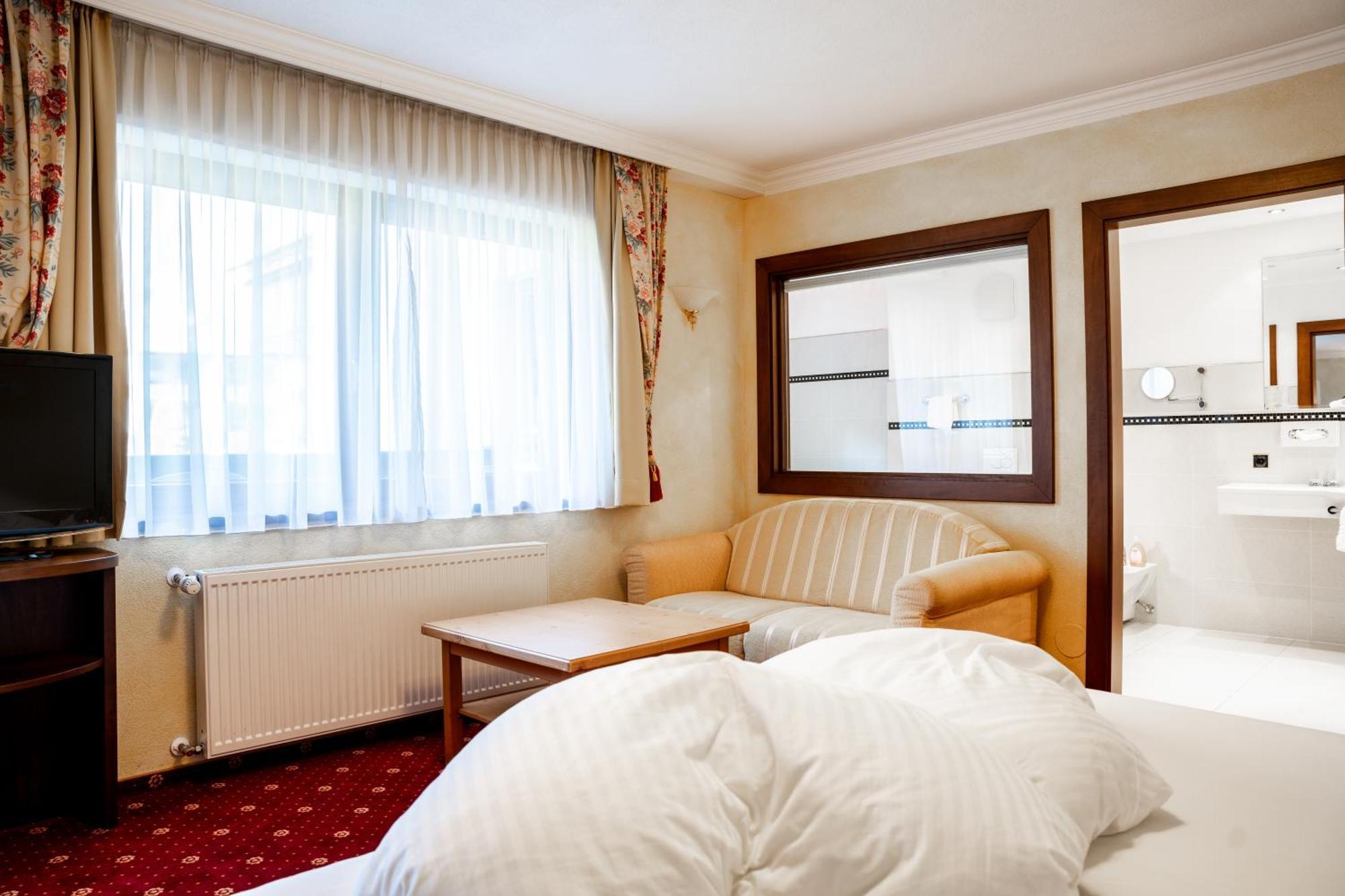 Hotel Maria Theresia Майрхофен Экстерьер фото