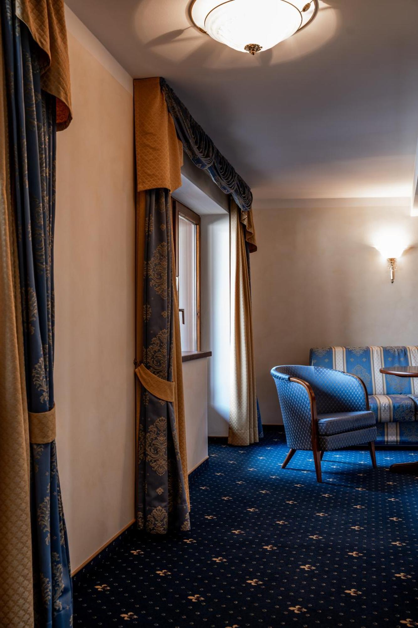 Hotel Maria Theresia Майрхофен Экстерьер фото